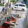 Tak Diterima Ditegur karena Ngebut di Perumahan, Pengendara Mobil Ini Justru Ngamuk Pukul Warga