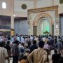 Jemaah Padati Masjid Raya Bandung Ikuti Salat Gaib untuk Eril