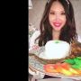 Cara Elegan  Vindy Lee Makan Pecel Lele, Publik Heboh