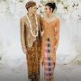 Uniknya Penampilan Eva Celia, Kenakan Busana Tradisional dari Gabungan Dua Adat Berbeda di Hari Pernikahan