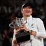 Juara French Open Iga Swiatek Sumringah Aksinya di Final Ditonton Robert Lewandowski