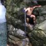 Asik Berenang di Air Terjun, Pria Ini Dihampiri Ular