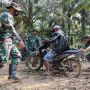 Kala Tentara 'Gempur' Jalan Berlumpur, Perbaiki Akses Masa Depan di Tanah Leluhur