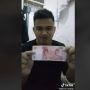 Pria Ini Tunjukkan Uang Kiriman Ibunya yang Diletakkan di Dalam Karung Beras, Netizen Ikut Mewek Dengar Ceritanya