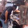 Pembeli Iseng Sampai Buat Pedagang Bakso Bingung, Warganet Ngakak