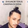 Bikin Ngakak! Pria Ini Tunjukkan Alasan Kenapa Rambutnya Terus Dikuncir