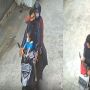 Detik-detik Peristiwa Pencurian Sepeda Motor Terekam Kamera CCTV, Pelakunya Bawa Istri serta Anak
