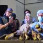 Bantu Tingkatkan Produksi, Sandiaga Kirim Mesin Pembuat Kerupuk ke Pelaku UMKM di Serang