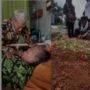 Bikin Terenyuh, Kisah Seorang Kakek Temani Istrinya Hingga Meninggal Dunia, Videonya Banjir Doa Netizen