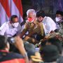 Syukuran Hasil Bumi Bareng Ribuan Petani, Ini Momen Ganjar Pranowo dan Presiden Jokowi Duduk Lesehan