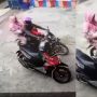 Pria Ambil HP yang Tertinggal di Dashboard Sepeda Motor, Publik: Kejahatan Terjadi karena Ada Kesempatan