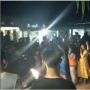 Diduga Selingkuh dan Punya Dua Suami, Ibu Rumah Tangga Diusir Sampai Digeruduk Ratusan Warga
