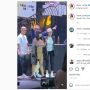 Jelang Adu Jotos, Nikita Mirzani Cium Bibir Dinar Candy, Netizen: Gitu Amat Cari Duit