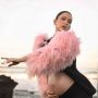 Inspirasi Outfit Maternity Shoot di Pantai ala Karina Nadila, Menawan Banget!