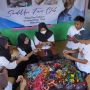 Kembangkan Ekonomi Kreatif, Relawan SandiUno Fans Club Situbondo Gelar Pelatihan Handy Craft