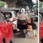 Bikin Ngeri! Dua Bocah Cium-cium Pemotor Perempuan di Tengah Jalan, Sampai Sentuh Bagian Sensitif