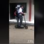 Berangkat ke Sekolah Pakai Skuter, Cara Berkendara Dua Siswa Ini Bikin Netizen Gemas