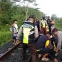Tidur Pulas di Perlintasan Kereta Api, Pemuda Asal Kebonpedes Nyaris Tewas Usai Terserempet KA Sukabumi-Cipatat