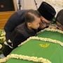 Momen Menyayat Hati, Keluarga Ridwan Kamil Cium Peti Jenazah Eril Jelang Proses Pemakaman
