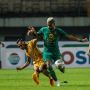 Aji Santoso Minta Skuad Persebaya Tak Grogi Menghadapi Persib Bandung