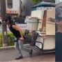 Pedagang di Jepang Cekatan Bangun Lapak Sendirian, Warganet Indonesia: Gue yang Pengap
