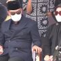Bikin Haru! Genggaman Tangan Ridwan Kamil Tegarkan Sang Istri Saat Jenazah Eril Masuk ke Liang Lahad