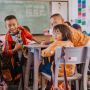 4 Manfaat Kegiatan Piket Kelas di Sekolah bagi Anak