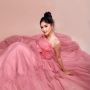 Puteri Indonesia DIY Erina Gudono Jadi Sorotan usai Dirangkul Kaesang, Ibu Muda Rela Tidur Berdiri saat Anaknya Sakit
