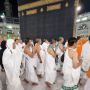 Mulai Tunaikan Umrah Wajib, Ratusan Jemaah Haji Indonesia Padati Area Tawaf