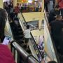 Nekat Bawa Stroller saat Naiki Eskalator, Malah Berujung Nyangkut