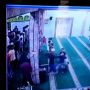 Viral Jamaah Masjid di Pekanbaru Dorong Sejumlah Anak saat Salat hingga Terpental