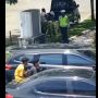 Niat Hindari Tilang Polisi, Aksi Bocil Tanpa Helm Sembunyi di Balik Mobil Malah Berujung Apes