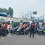 Kenapa Tidak Boleh Pakai Sendal Jepit saat Kendarai Motor?