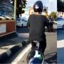 Pria Naik Sepeda Pakai Helm Nekat Ngebut di Jalan, Endingnya Bikin Kapok