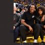 Gaya Kompak Blue Ivy dan Jay Z saat Nonton NBA, Father-Daughter Goals!