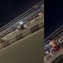 Meresahkan, Aksi Para Bocah Nongkrong di Jembatan hingga Joget di Tengah Jalan, Diduga karena Ikuti Tren TikTok