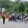 Pria Bertopeng Iron Man Beraksi Jadi Pengatur Lalu Lintas di Trenggalek, Bukannya Lancar Justru Bikin Macet