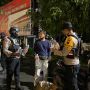 Kapok! 3 Suporter Diciduk Polisi Usai Bawa Puluhan Botol Miras di Stadion Manahan