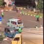 Pasukan Ojol Bubarkan Aksi Tawuran Pelajar di Jalan, Hadang dengan Galah Sampai Ikut Kejar-kejaran
