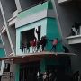 Oknum Bonek Panjat Stadion GBLA, Netizen: Bobotoh Juga Susah Tiket Gak Gitu