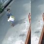 Terekam Kamera CCTV, Viral Aksi Pedagang Keliling Mencuri Paket Barang di Rumah Warga, 'Doa' Netizen Mengerikan