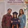 7 Momen Mantan Pasangan Artis Hadiri Wisuda Anak, Tetap Kompak Walau Sudah Tak Serumah