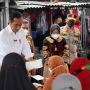 Didampingi Mensos Bagikan Bansos di Serang, Jokowi: Tidak Boleh untuk Beli Rokok!