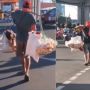 Momen Perjuangan Ayah Jalan Kaki Panggul Dagangan dan Anak Sekaligus, Ramai Didoakan