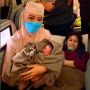 Dikira Sakit Perut, Ibu Ini Melahirkan di Dalam Pesawat yang Mengudara