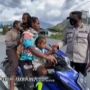 Tak Pakai Helm, Jawaban Wanita saat Ditanya Polisi Syarat Berkendara Ini Bikin Ngakak