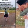 Sambil Menangis, Seorang Ayah Gendong Putranya yang Baru Selesaikan Hafalan Al Quran: Nak Nanti Kamu Bawa Bapak ke Surga