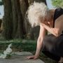 20 Kata-Kata Menyentuh Hati Bagi Orang Tua yang Berduka Kehilangan Anak