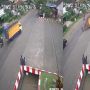 Diduga Overload, Truk Pengangkut Tebu Ini Jomplang di SPBU Malang