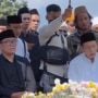 Habib Luthfi Ziarah ke Makam Eril, Netizen Haru: Masya Allah, Banyak Doa Baik